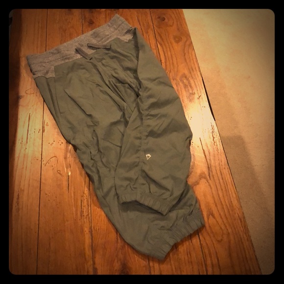 Iviva by Lululemon size 10 cropped warm up pants - Picture 1 of 8
